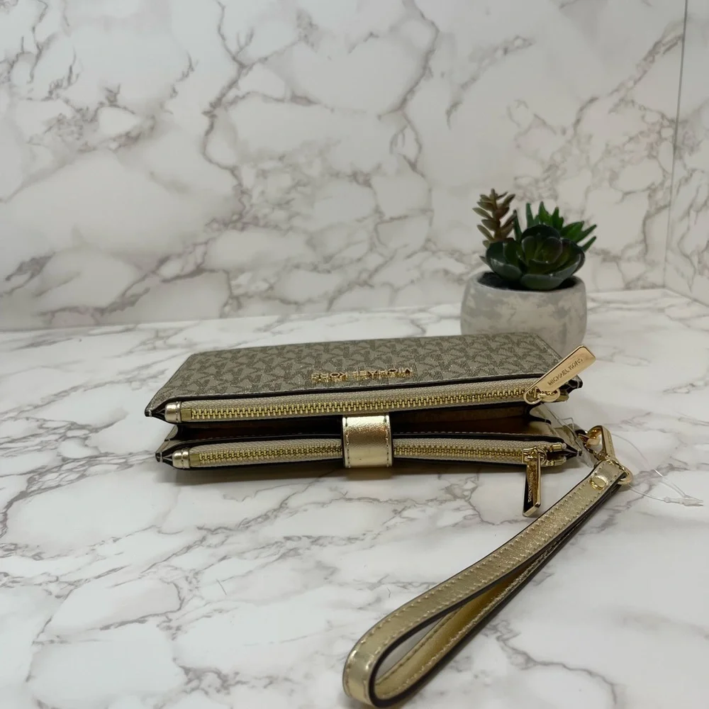 Michael Kors Wallet - Picture 4 of 7